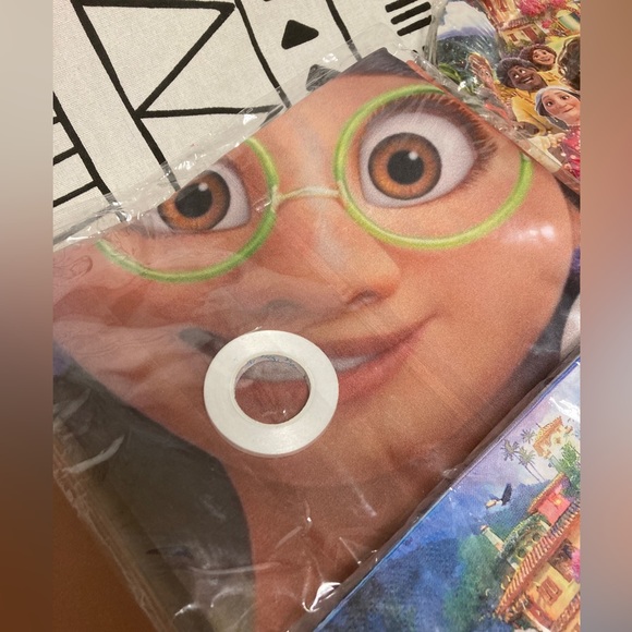 NIP, ENCHANTO PARTY SUPPLIES 🎈PLATES, NAPKINS, BANNER + TABLECLOTH/BACKDROP 🍰 - Picture 4 of 5